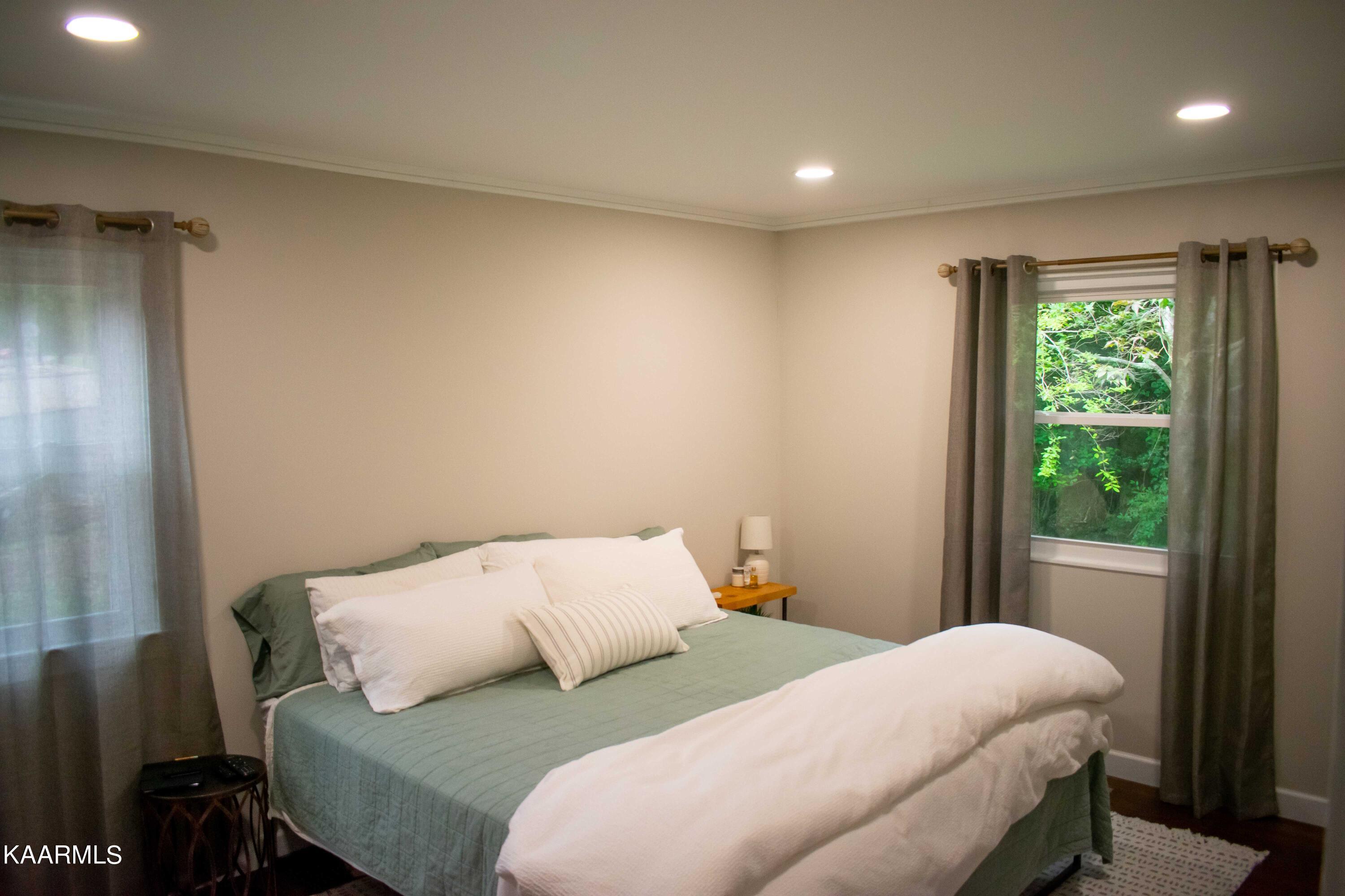 159 Outer Drive Oak Ridge, TN 37830 - Photo 27 of 41 Master-Bedroom-a