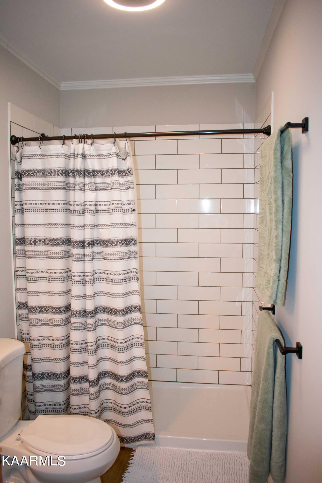 159 Outer Drive Oak Ridge, TN 37830 - Photo 30 of 41 Master-bath-b