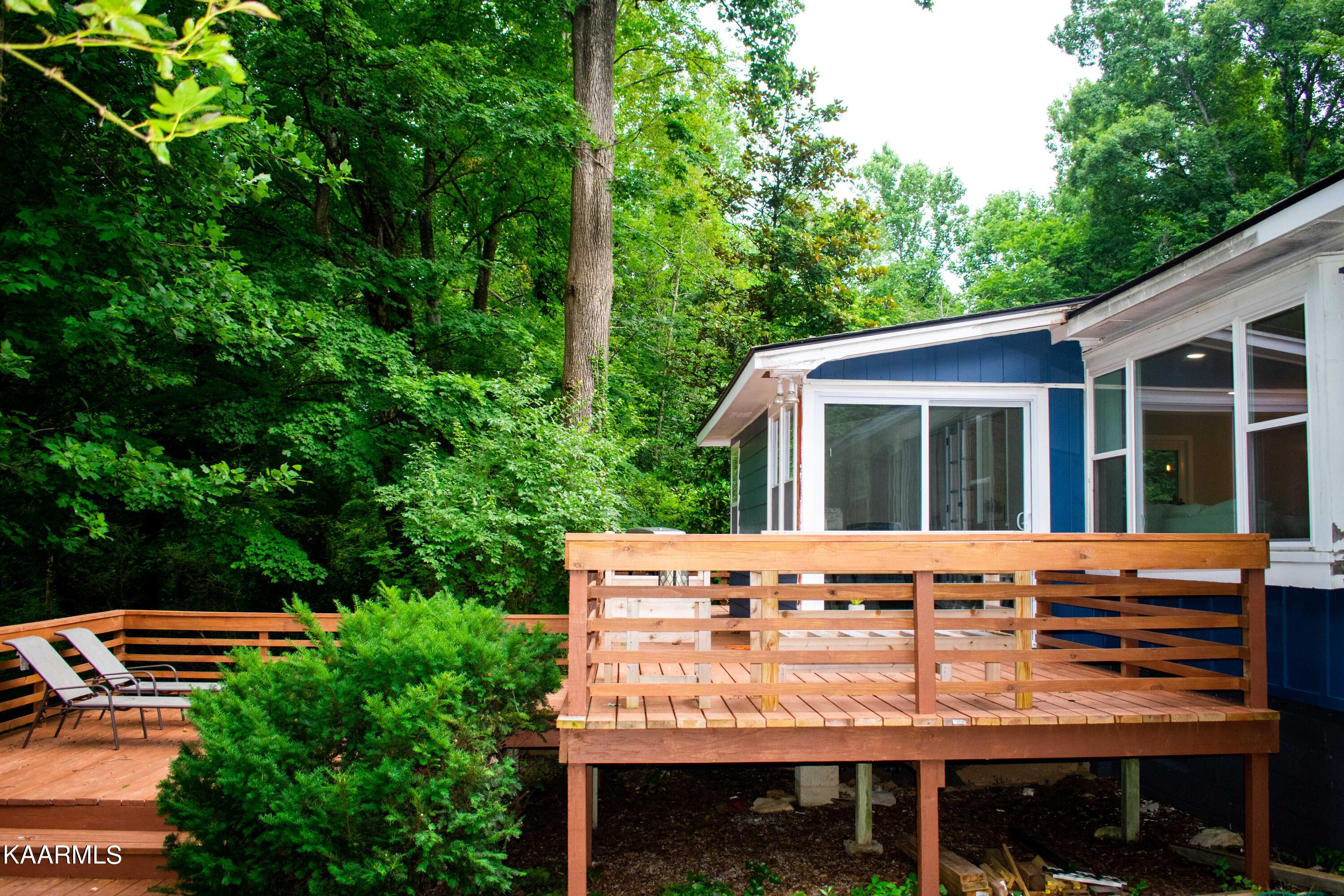 159 Outer Drive Oak Ridge, TN 37830 - Photo 34 of 41 Outside-Deck-Area-b