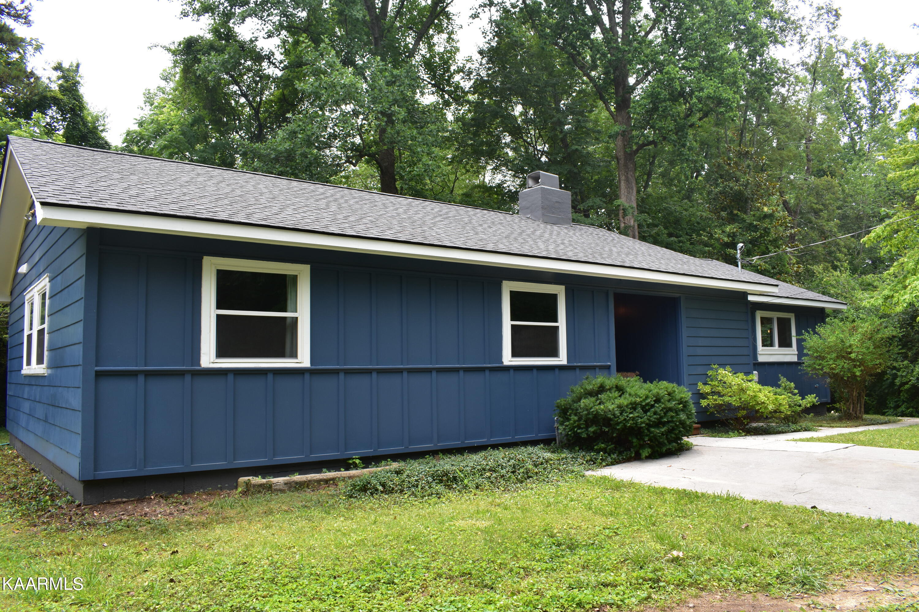 159 Outer Drive Oak Ridge, TN 37830 - Photo 40 of 41 Front and Side View