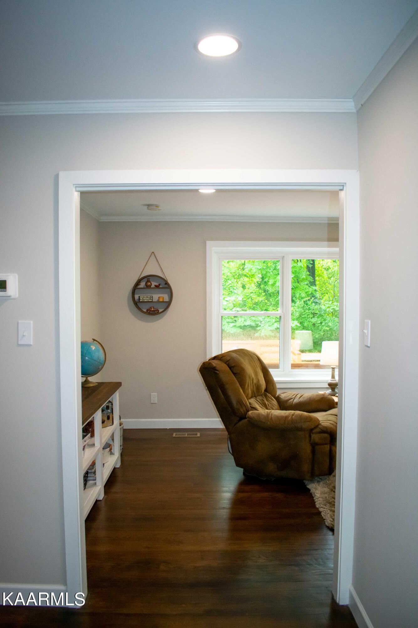 159 Outer Drive Oak Ridge, TN 37830 - Photo 5 of 41 First-Steps-Inside-b