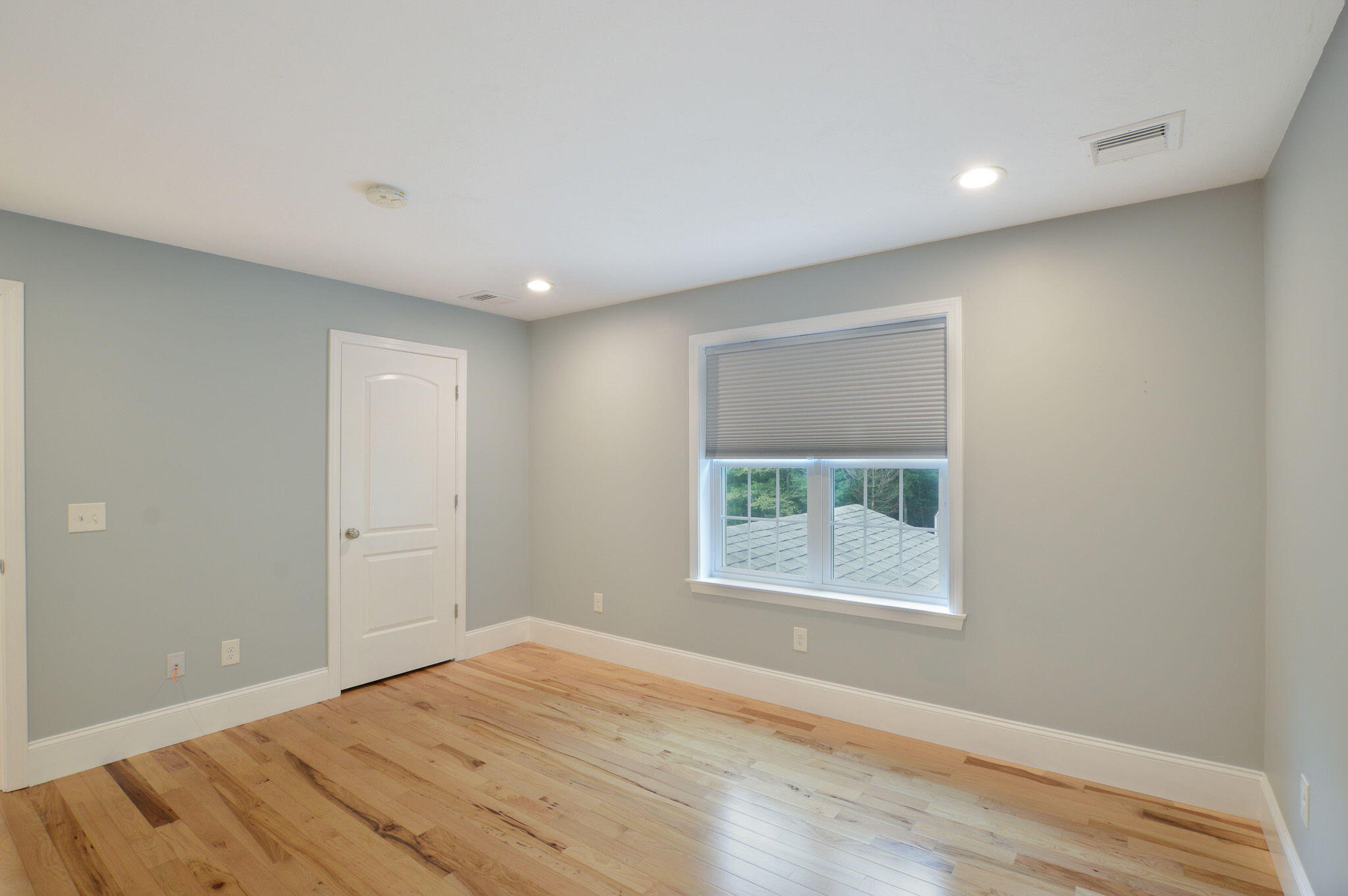 828 Cotuit Road Mashpee, MA 02649 - Photo 27 of 41 an empty room with a window