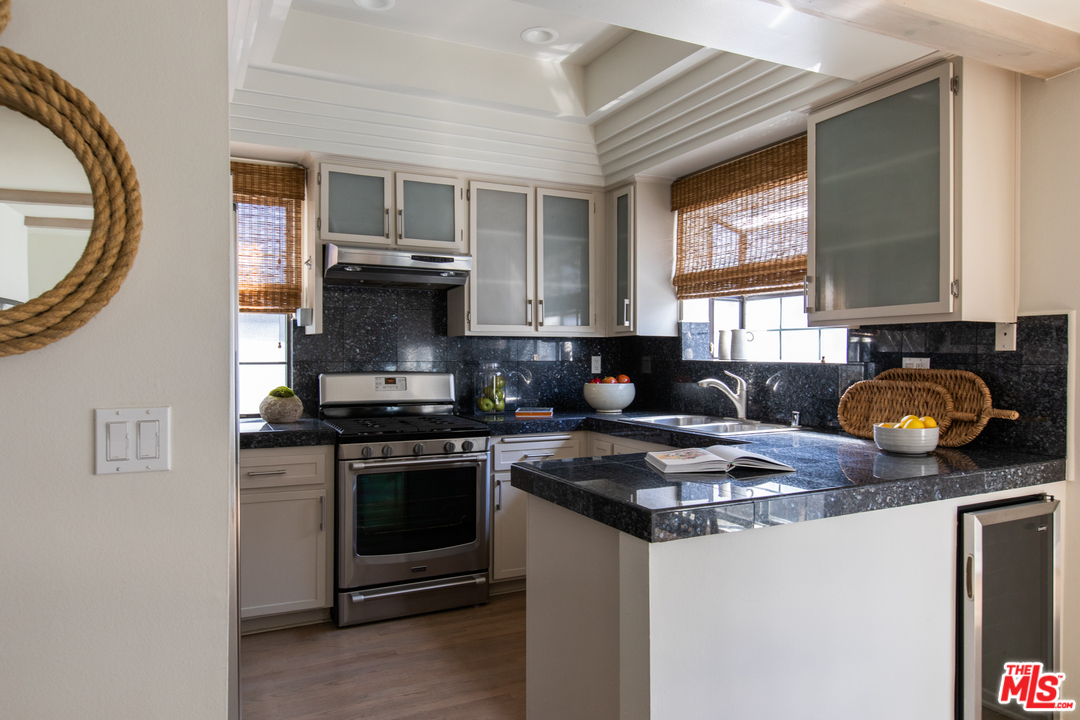 36 Navy Street, Unit 5 Venice, CA 90291 - Photo 11 of 39