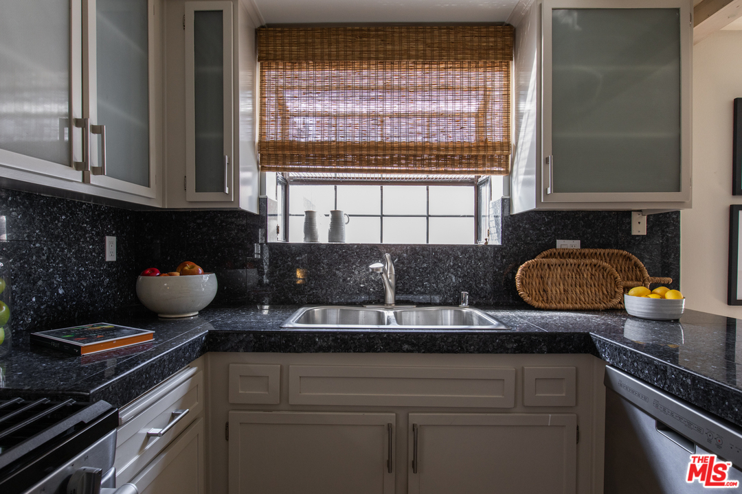 36 Navy Street, Unit 5 Venice, CA 90291 - Photo 13 of 39