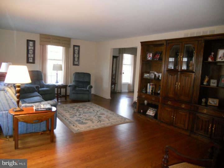 29 Signal Hill Road Cherry Hill, NJ 08003 - Photo 11 of 19 Living Room