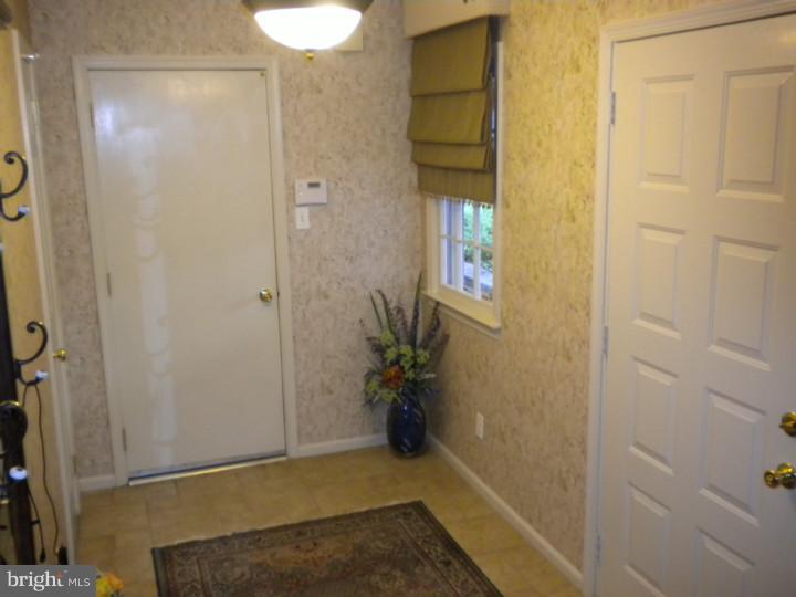 29 Signal Hill Road Cherry Hill, NJ 08003 - Photo 3 of 19 Foyer
