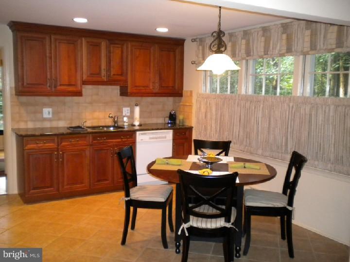 29 Signal Hill Road Cherry Hill, NJ 08003 - Photo 7 of 19 Kitchen