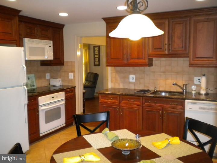 29 Signal Hill Road Cherry Hill, NJ 08003 - Photo 8 of 19 Kitchen