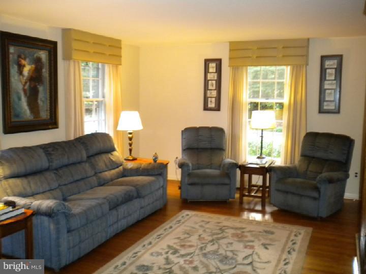 29 Signal Hill Road Cherry Hill, NJ 08003 - Photo 9 of 19 Living Room