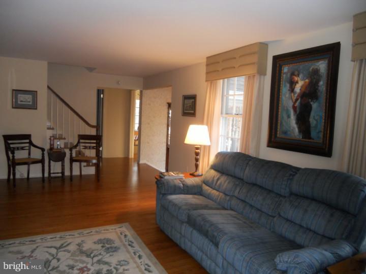 29 Signal Hill Road Cherry Hill, NJ 08003 - Photo 10 of 19 Living Room