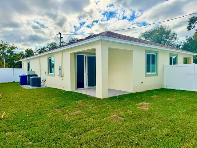 a view of a house with a backyard