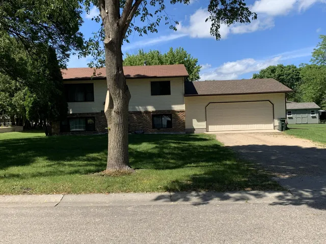 $175,900 | 2408 21st Avenue Southwest, Willmar, MN 56201