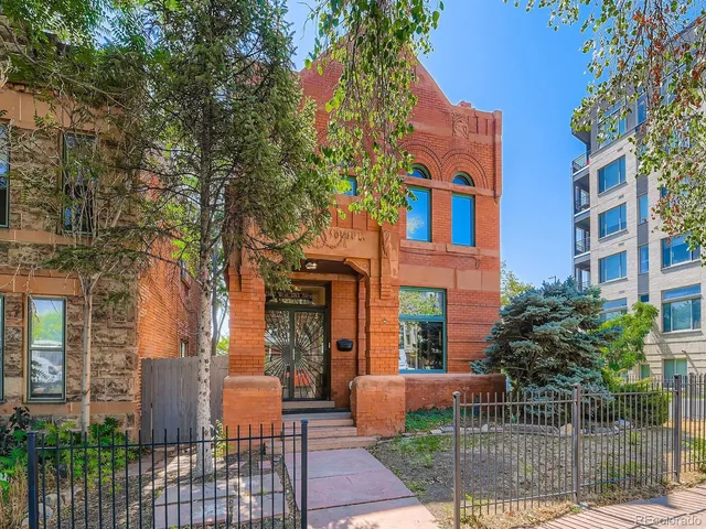 front view of house with a yard