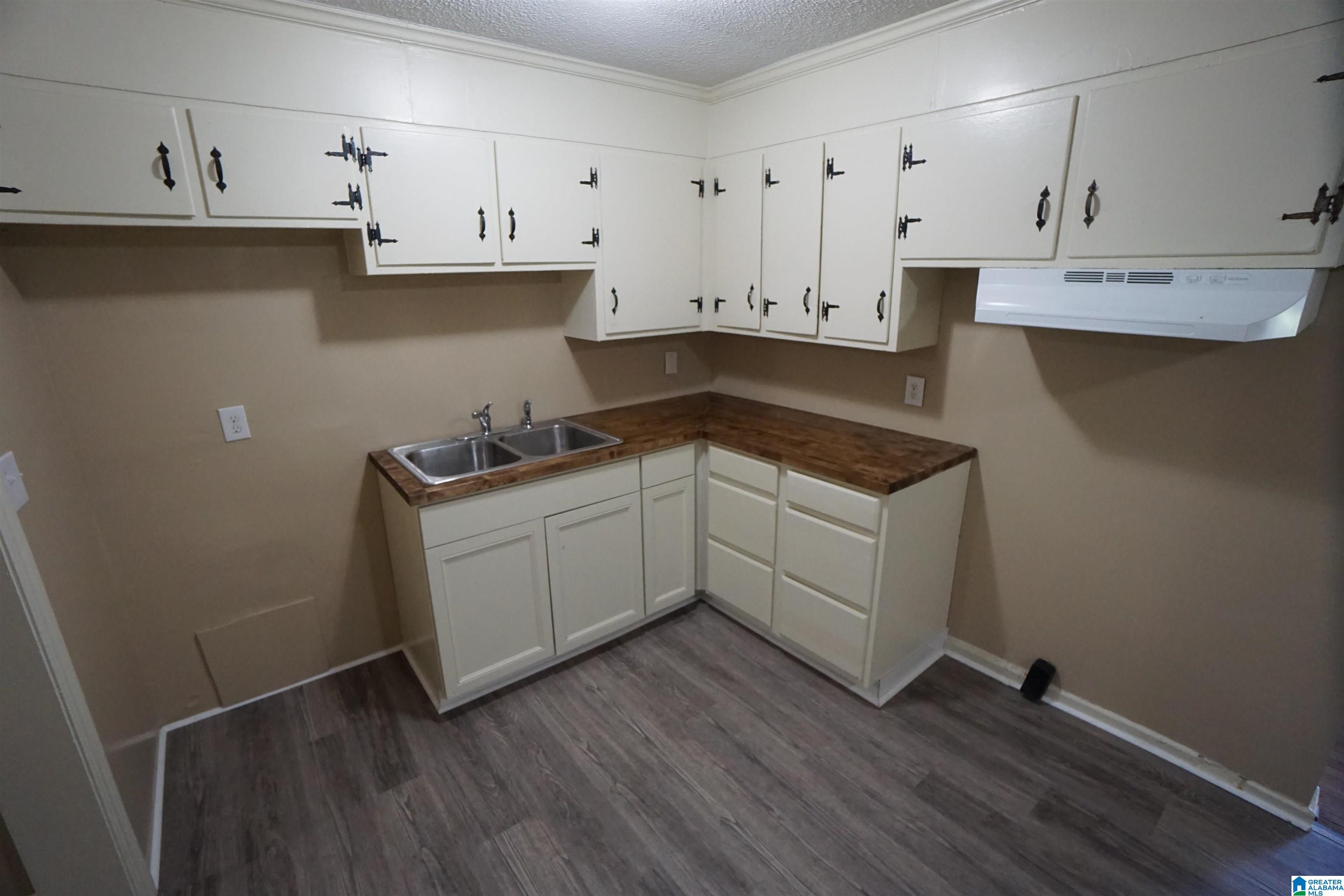 1688 18th Way Southwest Birmingham, AL 35211 - Photo 12 of 37