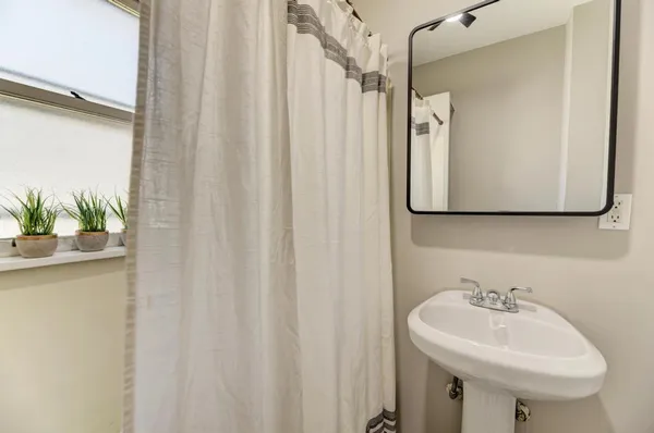 $269,900 | 904 Caton Avenue, Joliet, IL 60435