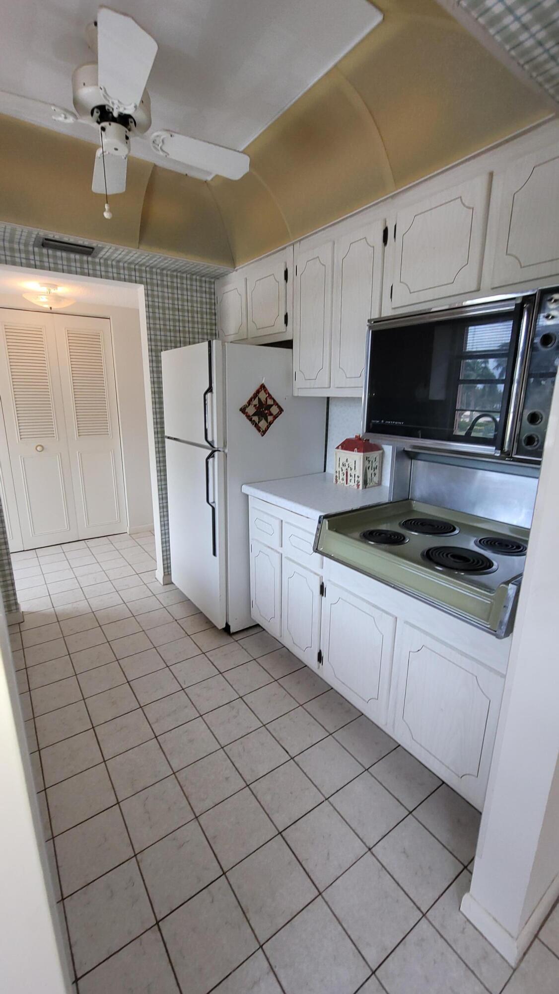 2 Golfs Edge, Unit F West Palm Beach, FL 33417 - Photo 5 of 43 05