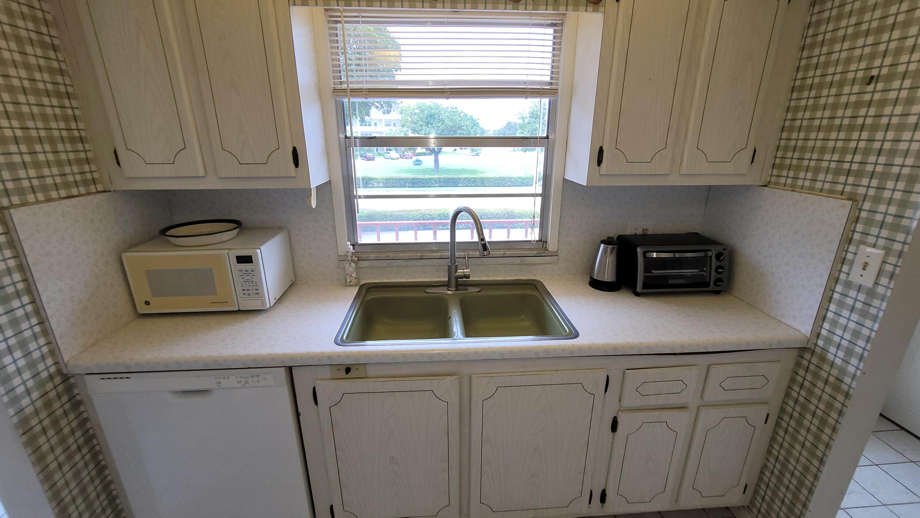 2 Golfs Edge, Unit F West Palm Beach, FL 33417 - Photo 6 of 43 06