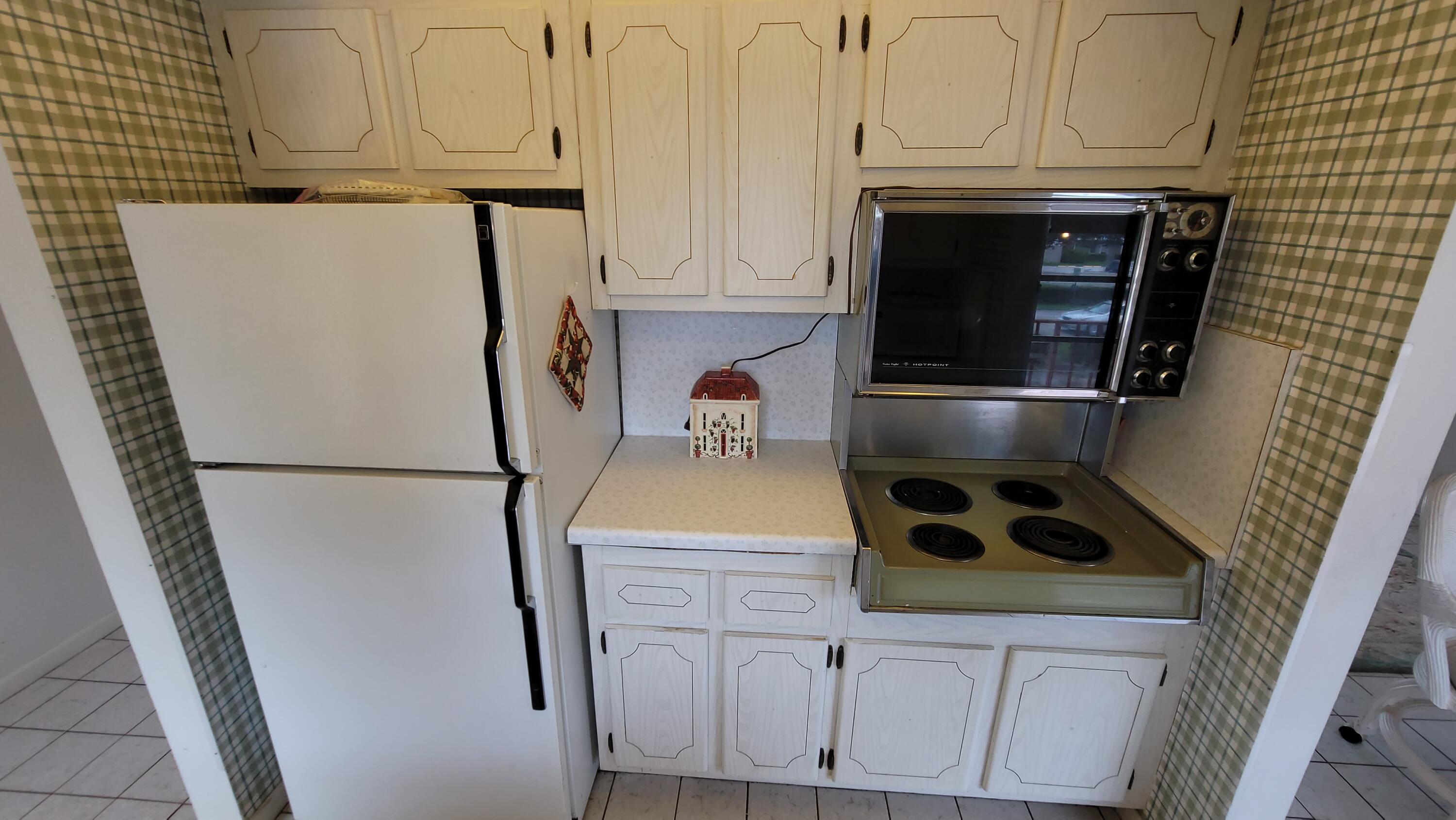 2 Golfs Edge, Unit F West Palm Beach, FL 33417 - Photo 7 of 43 07