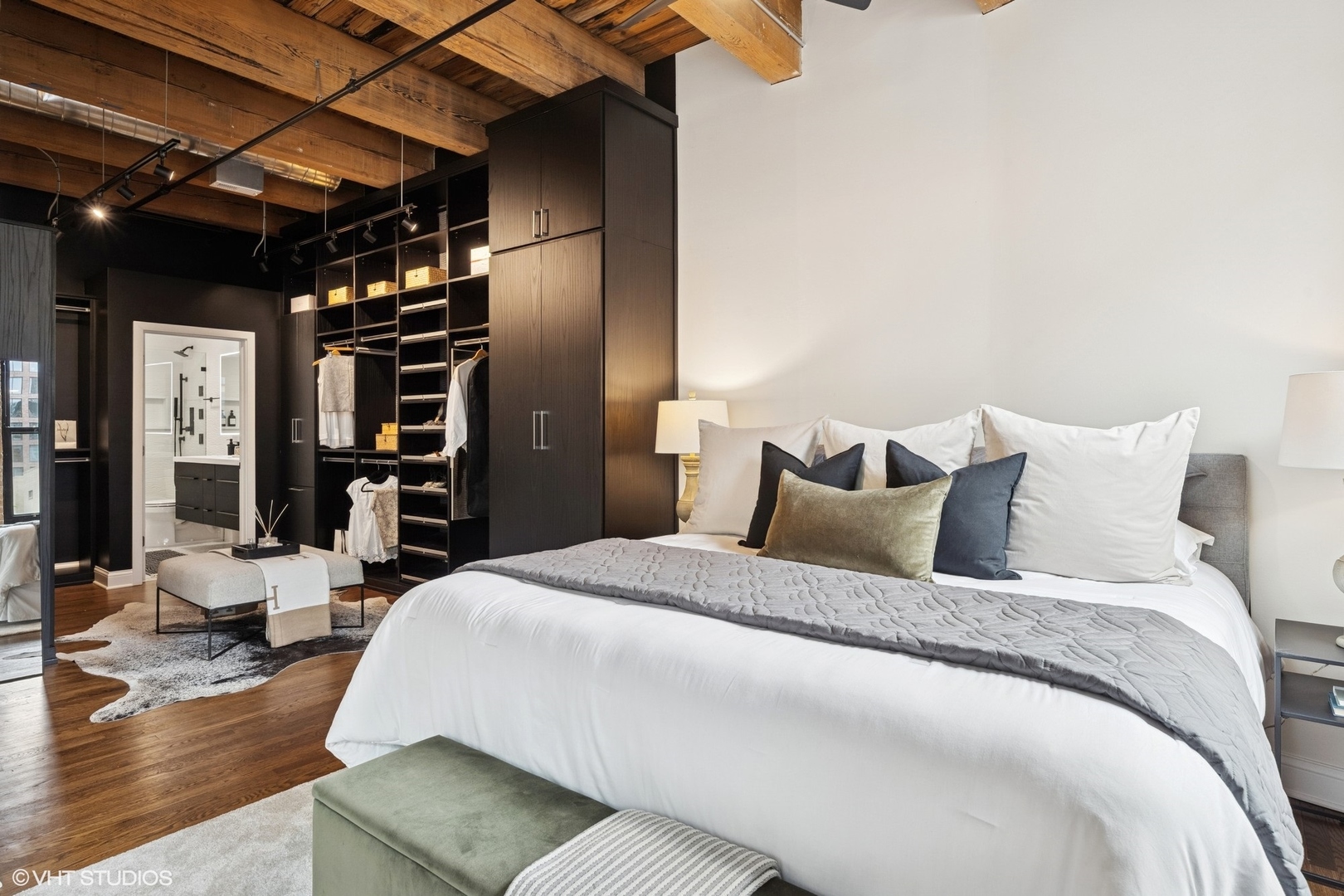 14 North Peoria Street, Unit 3E Chicago, IL 60607 - Photo 18 of 27 a spacious bedroom with a bed and a walk in closet