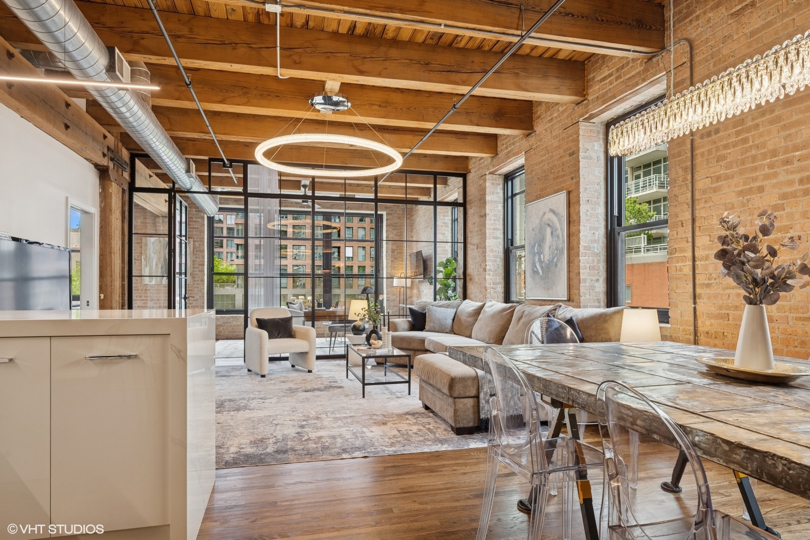 14 North Peoria Street, Unit 3E Chicago, IL 60607 - Photo 4 of 27 a living room with furniture