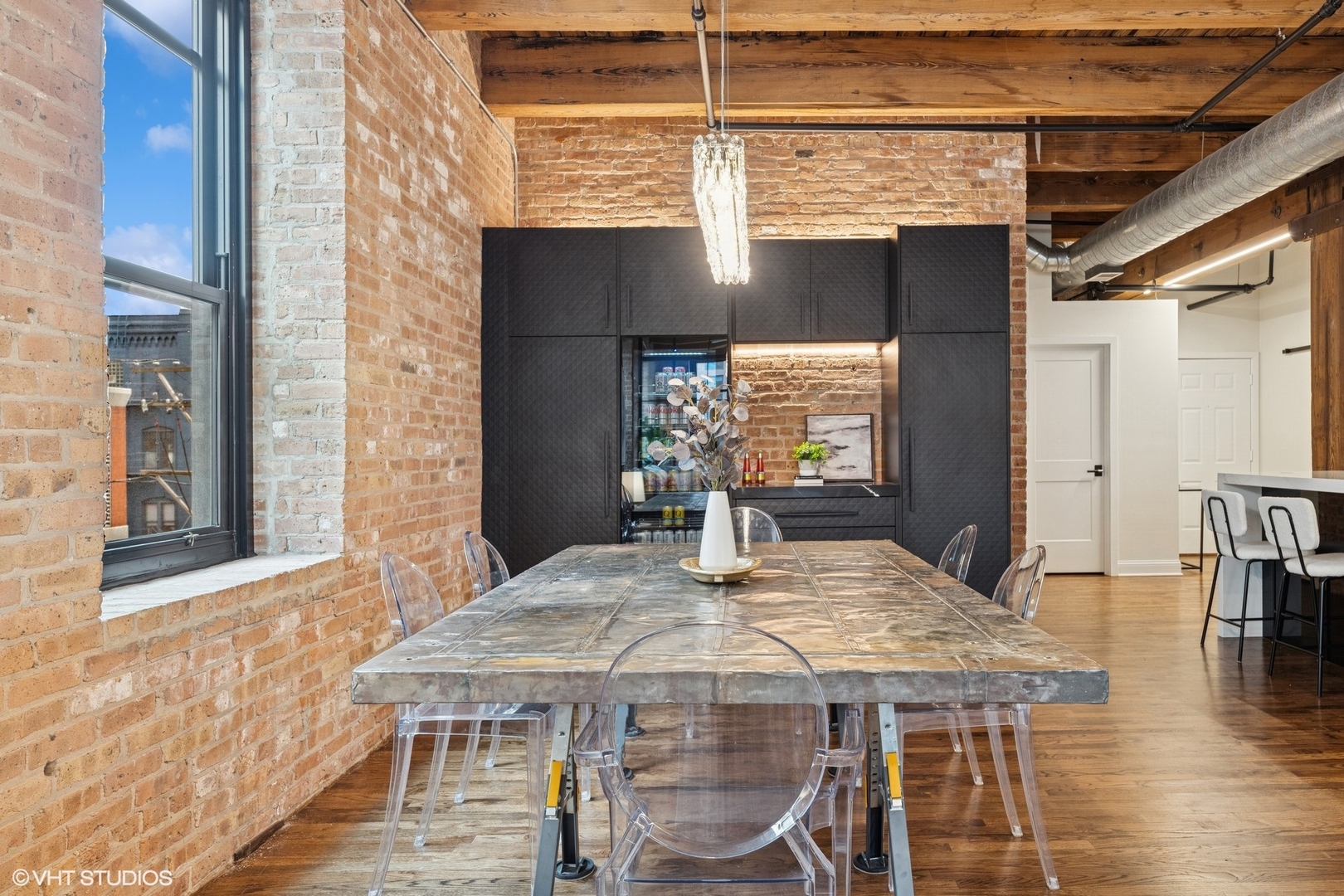 14 North Peoria Street, Unit 3E Chicago, IL 60607 - Photo 10 of 27 a view of a patio with table and chairs