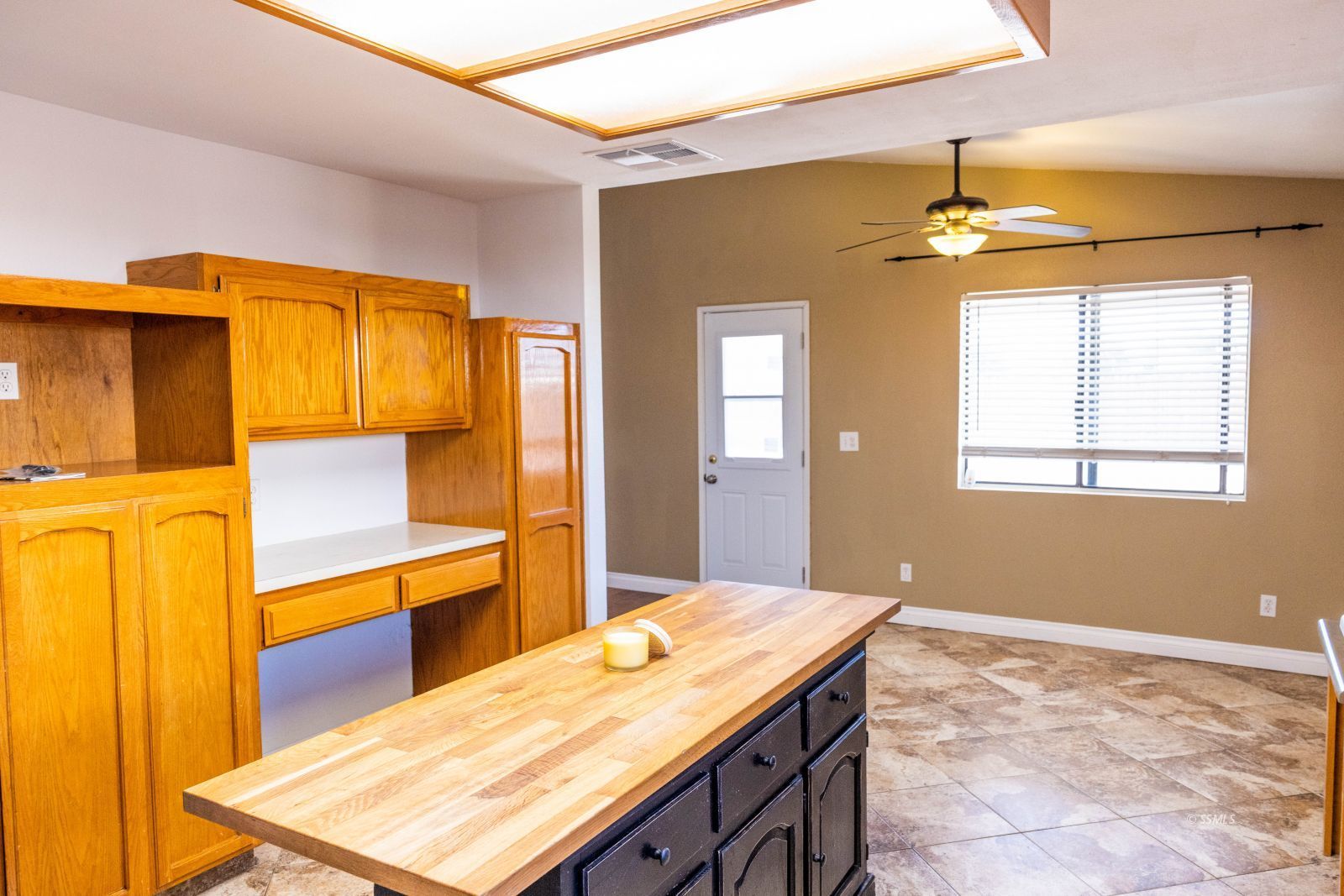 820 East California Avenue Ridgecrest, CA 93555 - Photo 3 of 22 Gallery Image 3