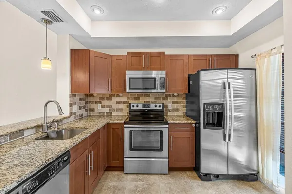 $2,200 | 2371 Southwest 15th Street, Unit 100, Deerfield Beach, FL 33442