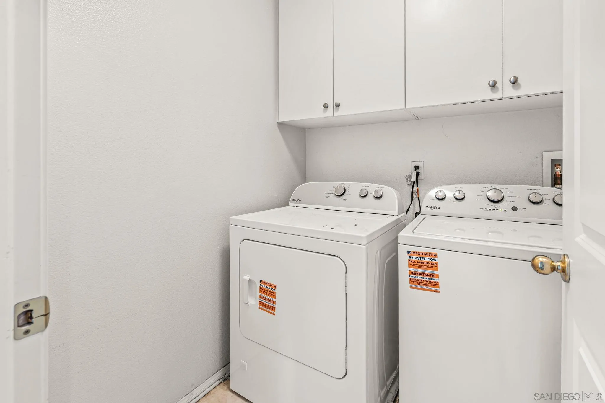 28922 Newport Road Temecula, CA 92591 - Photo 15 of 33 Upstairs laundry