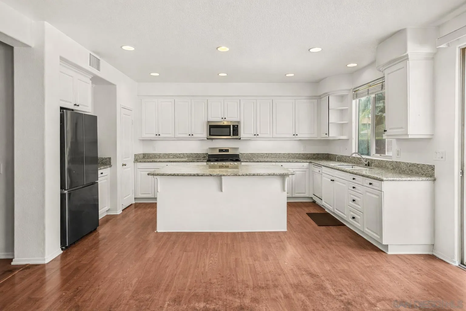 28922 Newport Road Temecula, CA 92591 - Photo 2 of 33