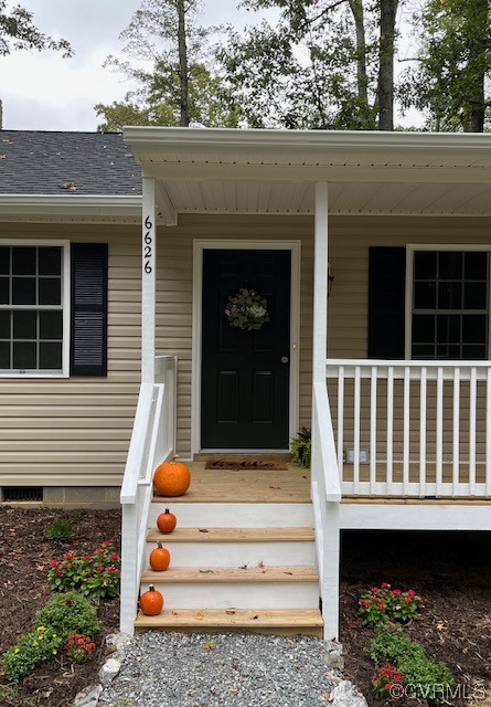 6626 Jackson Road Quinton, VA 23141 - Photo 2 of 40 The front landscaping includes Boxwood bushes and
