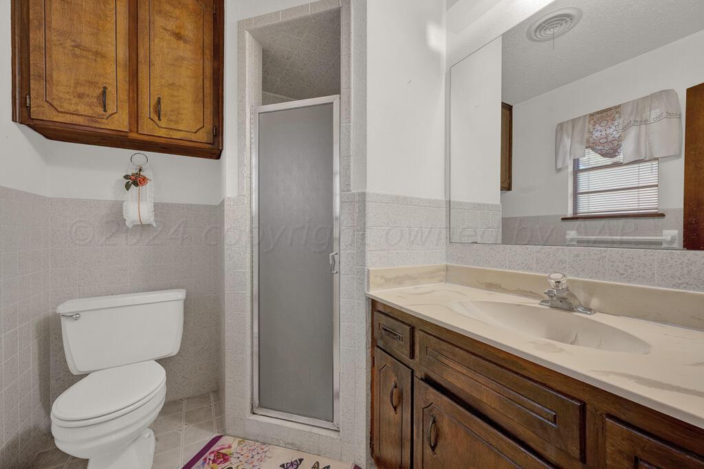 8406 Olympia Drive Amarillo, TX 79110 - Photo 7 of 19 master bathroom