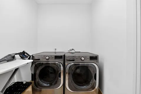 $2,325,000 | 363 East Wacker Drive, Unit 3709, Chicago, IL 60601