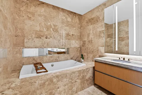 $2,325,000 | 363 East Wacker Drive, Unit 3709, Chicago, IL 60601