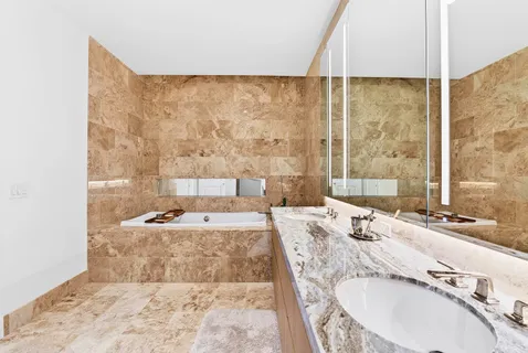 $2,325,000 | 363 East Wacker Drive, Unit 3709, Chicago, IL 60601