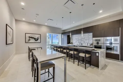 $2,325,000 | 363 East Wacker Drive, Unit 3709, Chicago, IL 60601