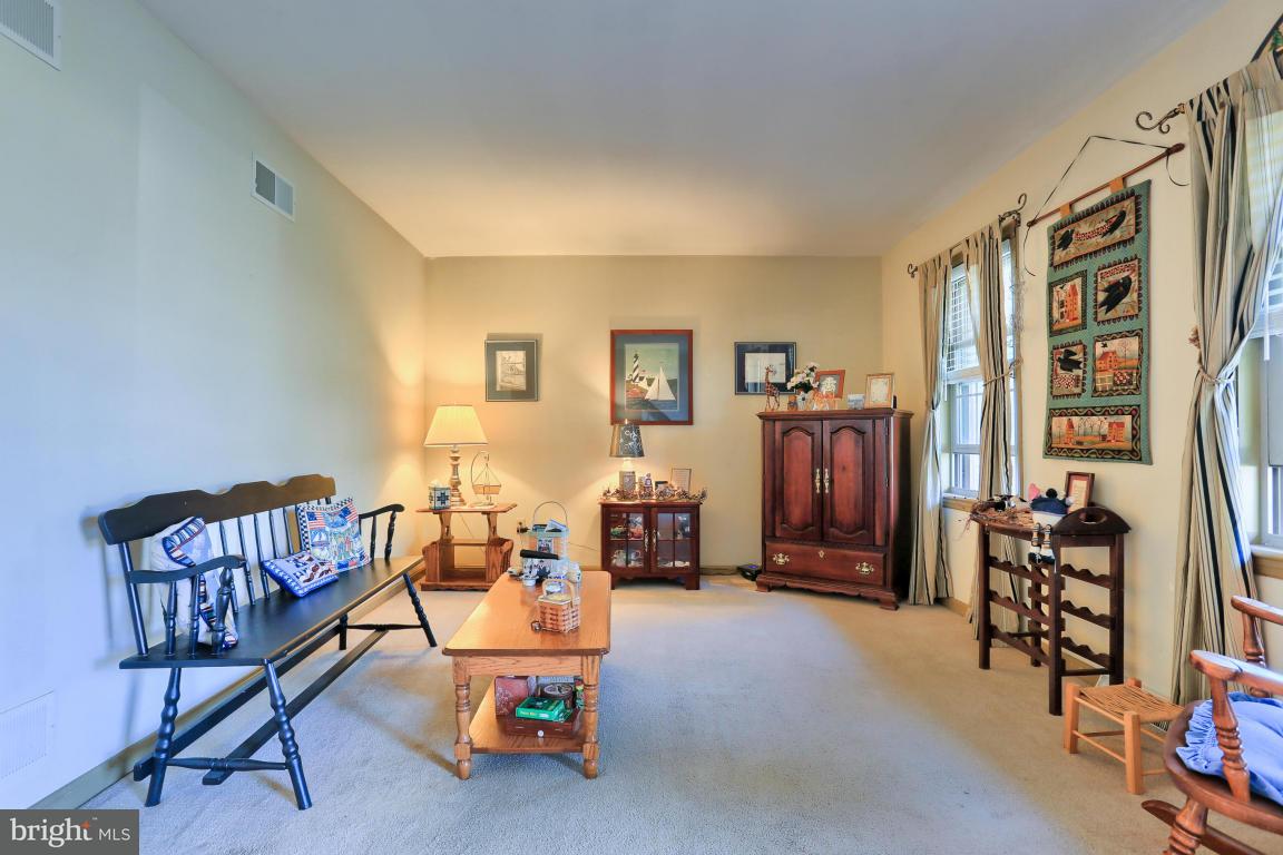 119 Laurie Lane Lititz, PA 17543 - Photo 6 of 27 Gallery Image 6