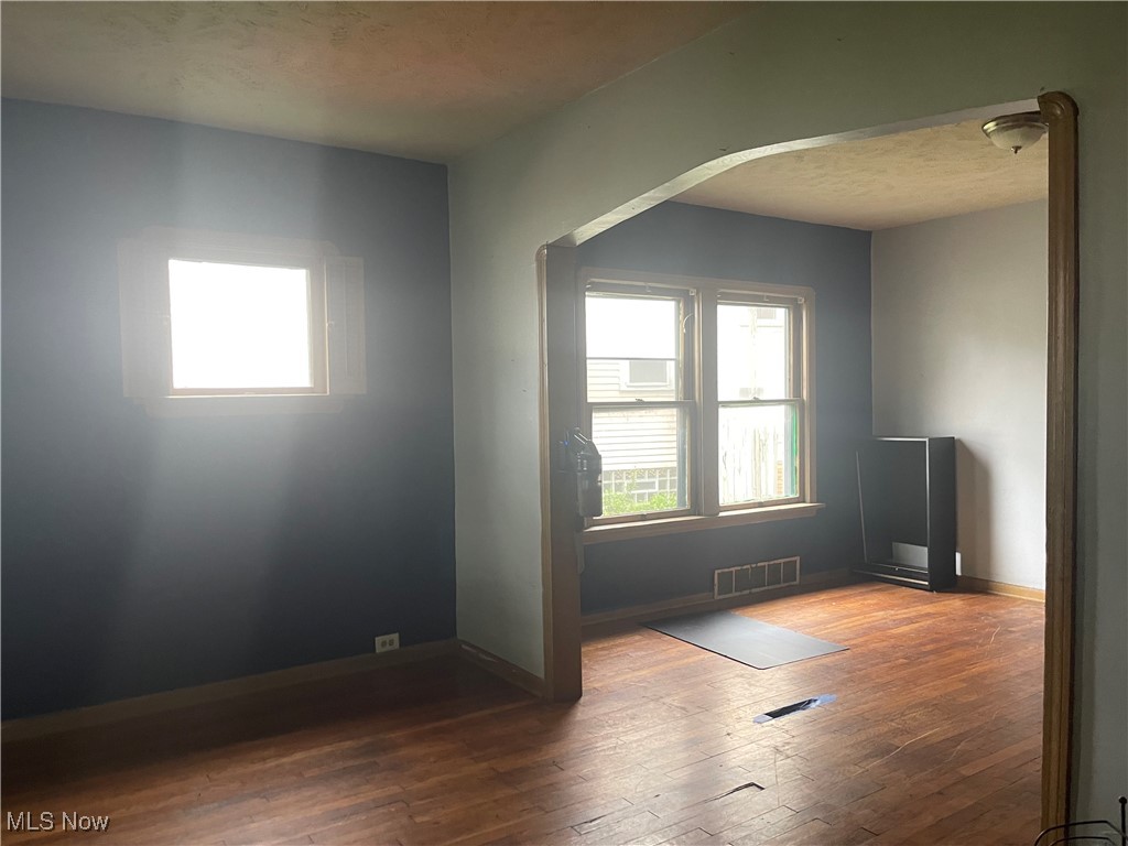 4226 Valley Road Cleveland, OH 44109 - Photo 7 of 18