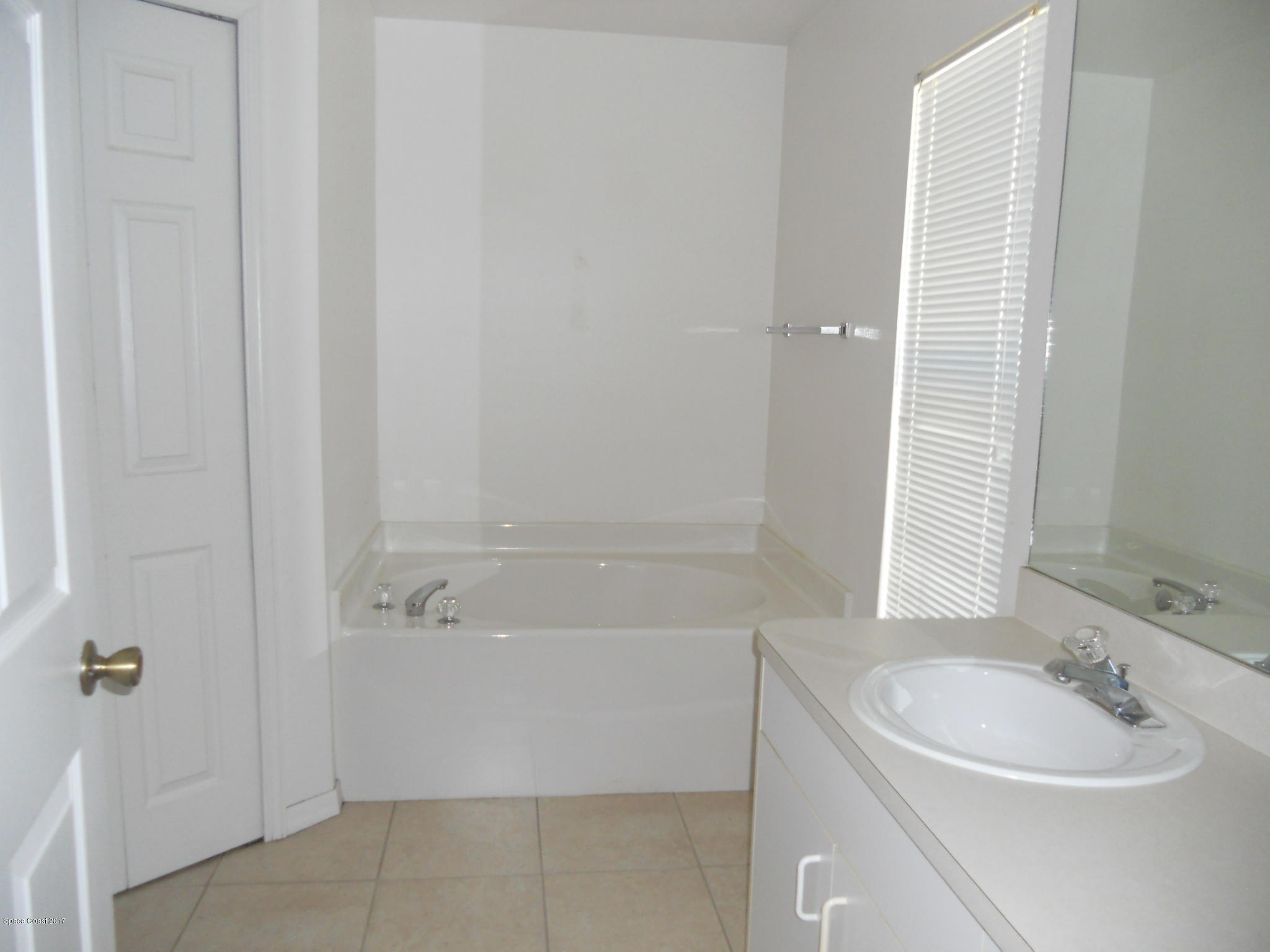 540 Benton Drive Melbourne, FL 32901 - Photo 12 of 14 a bathroom with a sink and a bathtub