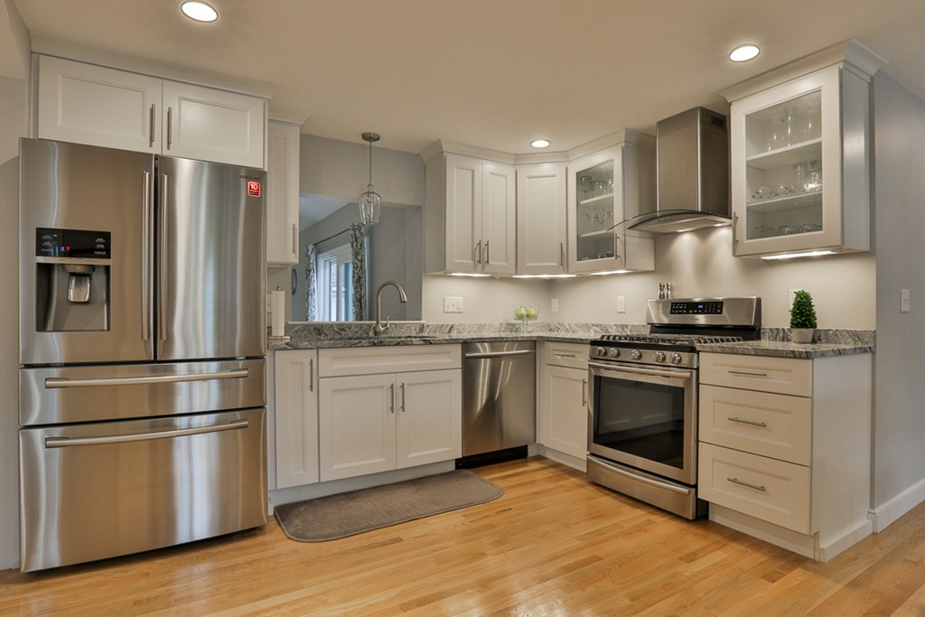 51 Birchcroft Road Canton, MA 02021 - Photo 3 of 27 Gallery Image 3