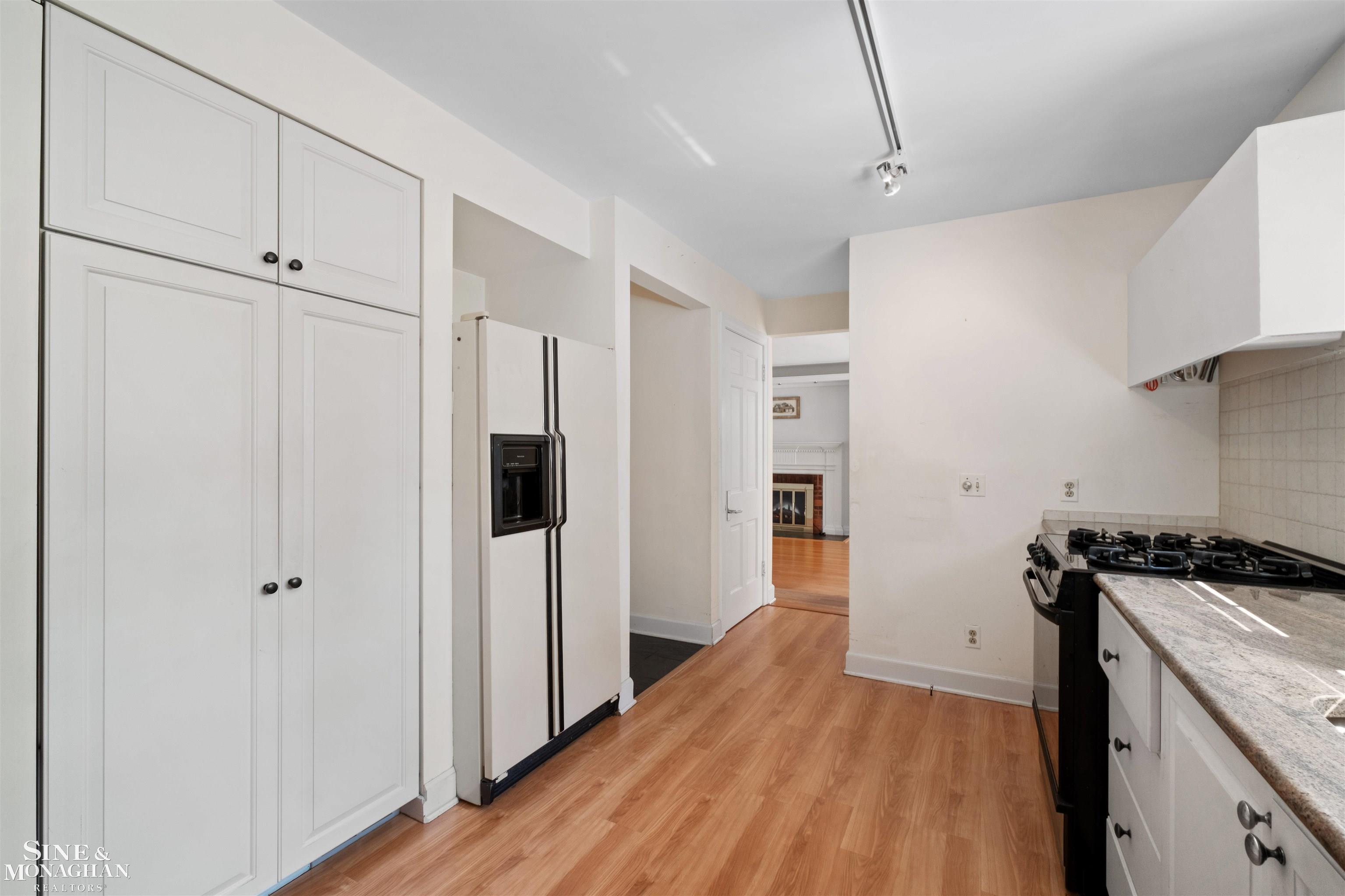 245 Moross Road Grosse Pointe Farms, MI 48236 - Photo 18 of 52