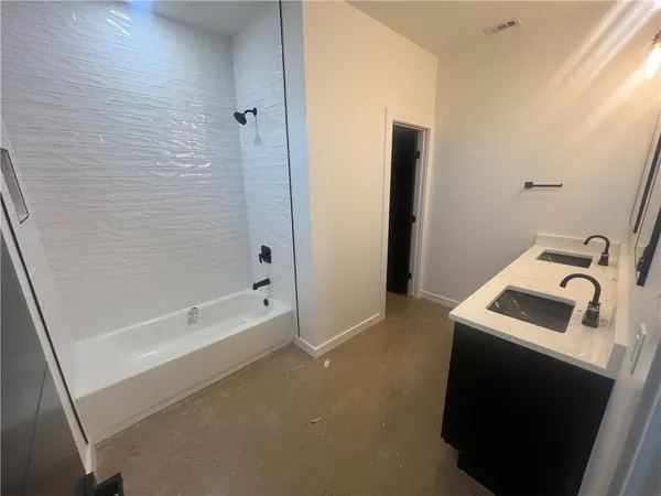 a close up view of a washer and dryer