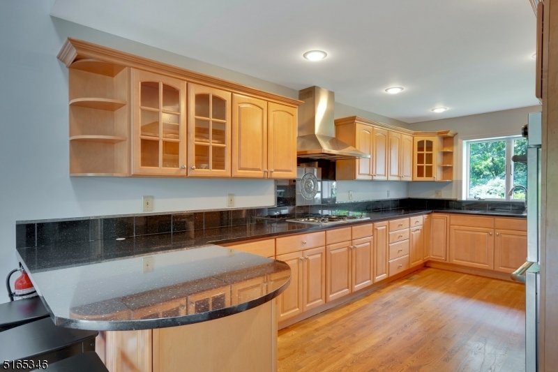 34 Woodmere Drive Summit, NJ 07901 - Photo 9 of 19