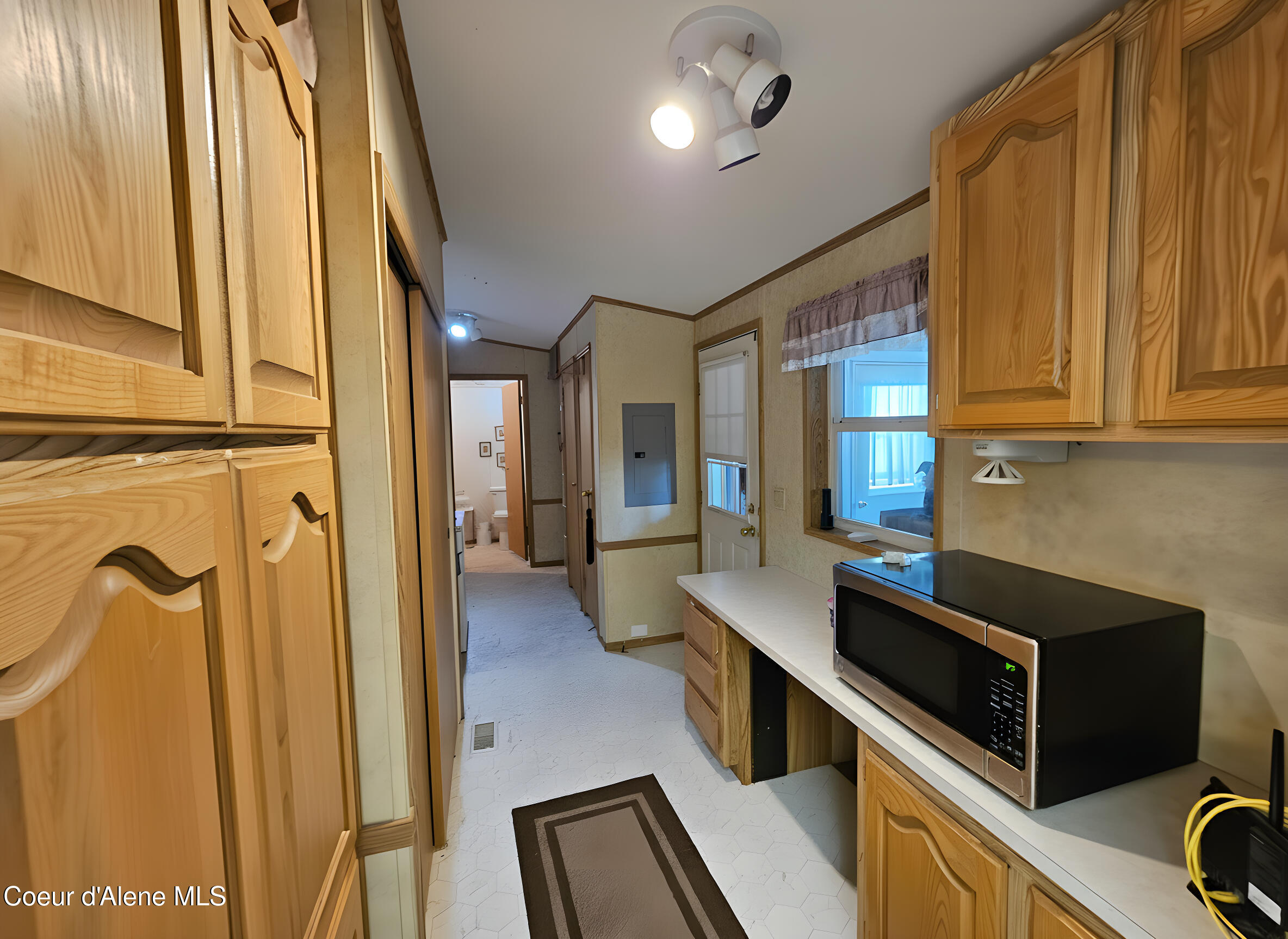 28990 North Miller Road Athol, ID 83801 - Photo 17 of 26 Large Mud Laundry Room