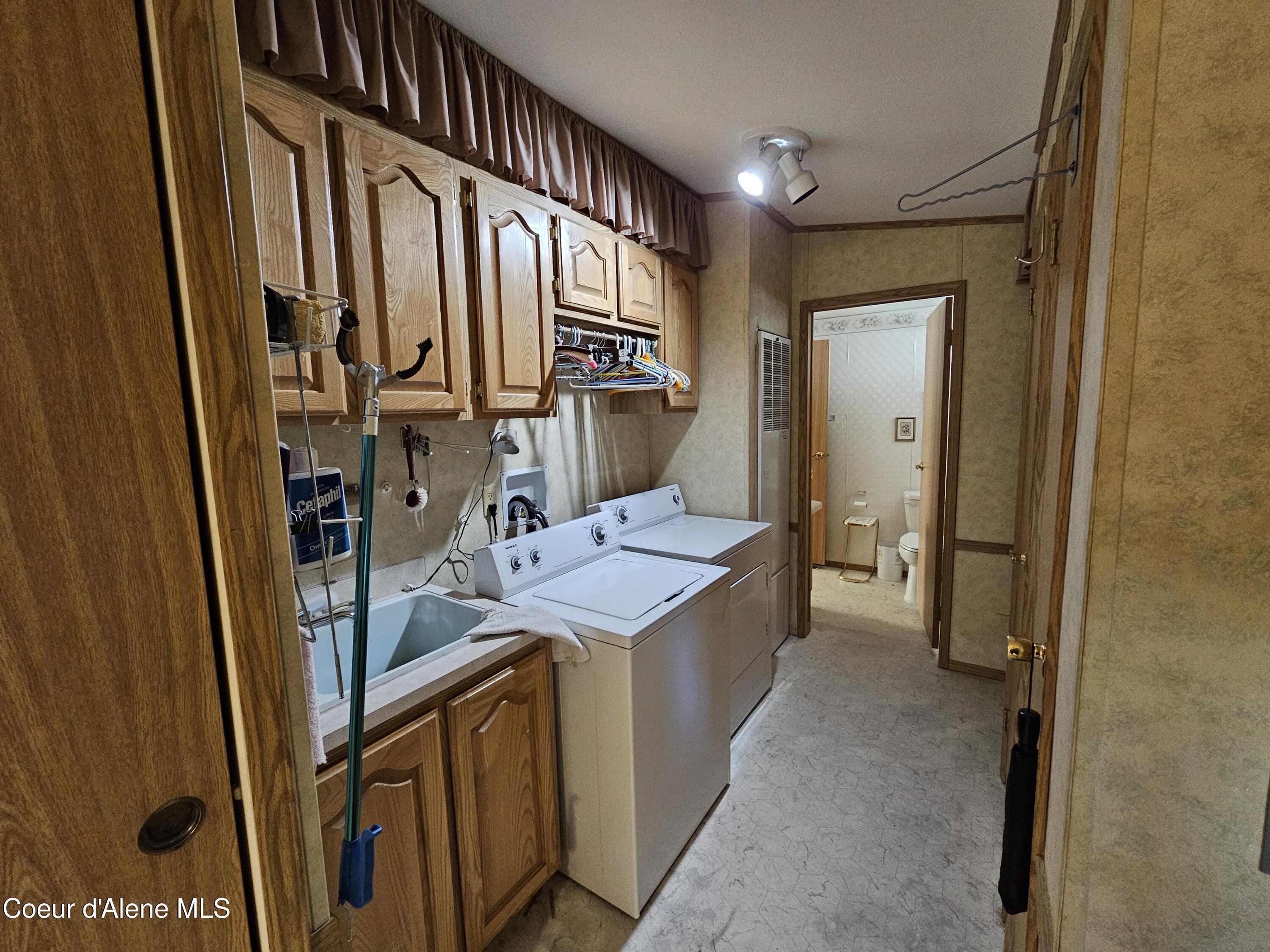 28990 North Miller Road Athol, ID 83801 - Photo 18 of 26 Laundry Included