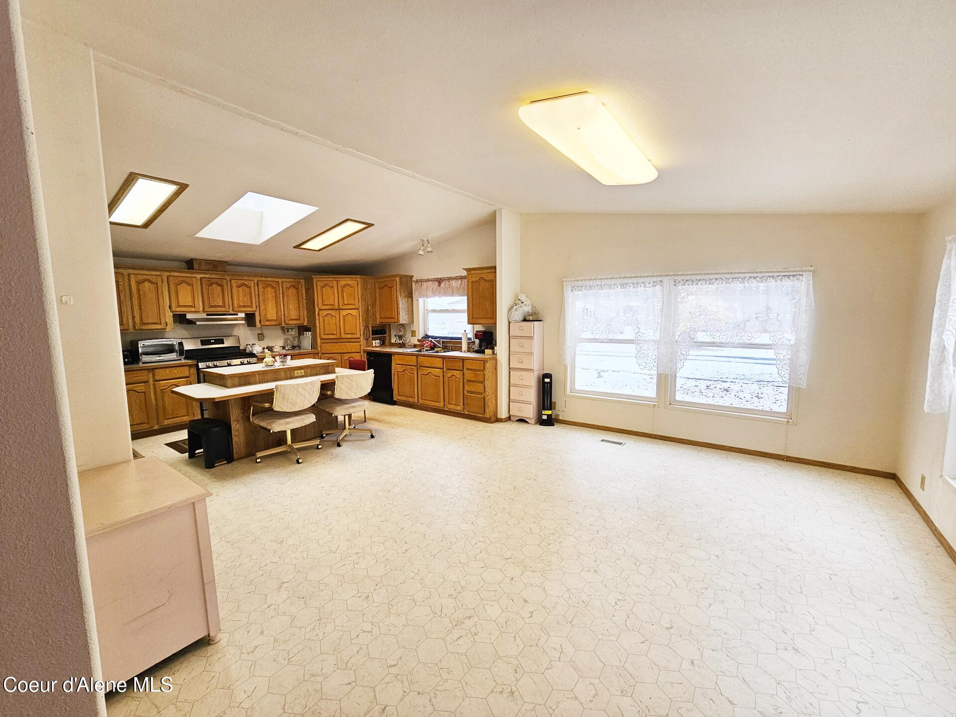 28990 North Miller Road Athol, ID 83801 - Photo 5 of 26 Expansive Dining Area