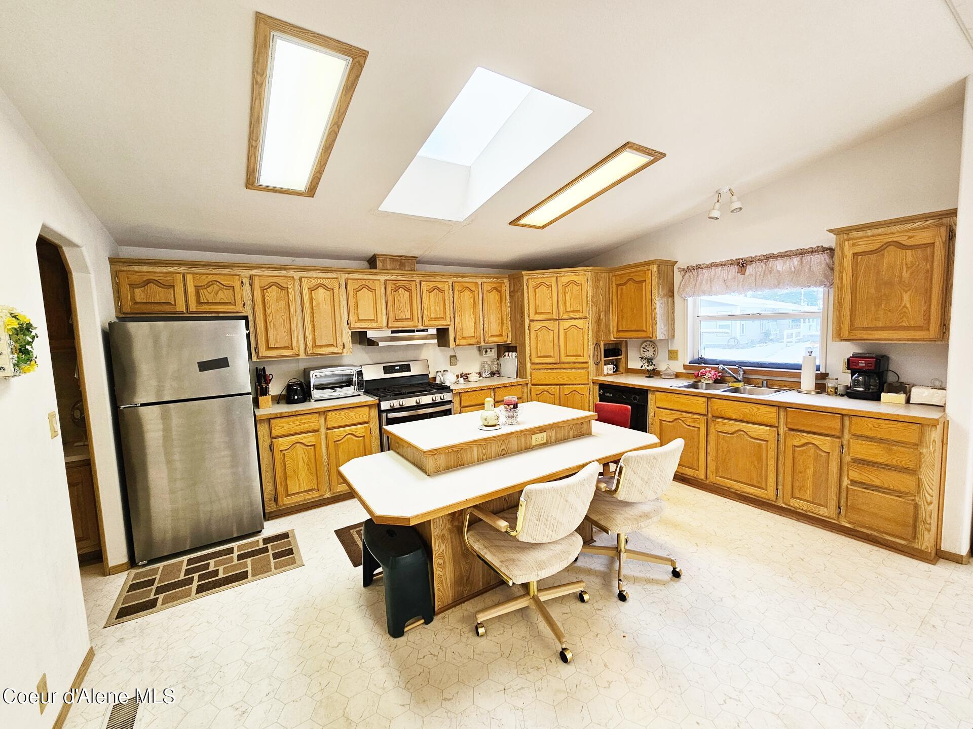 28990 North Miller Road Athol, ID 83801 - Photo 6 of 26 Kitchen with Storage & Island