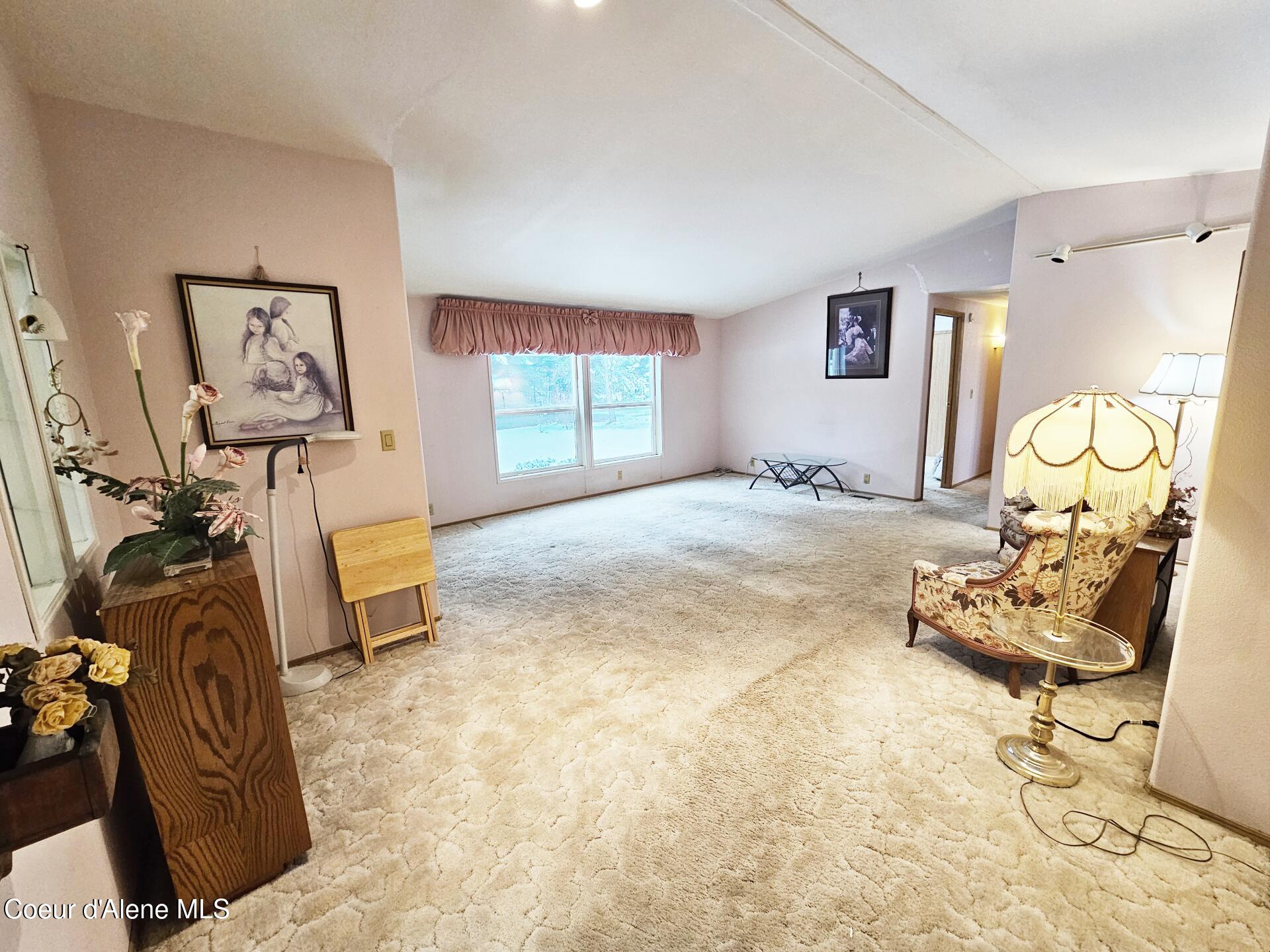 28990 North Miller Road Athol, ID 83801 - Photo 8 of 26 Large Living Room