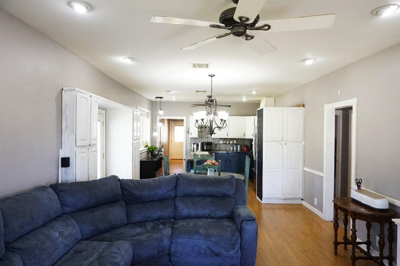 925 Ivanhoe Street Perry, OK 73077 - Photo 11 of 29 Gallery Image 11