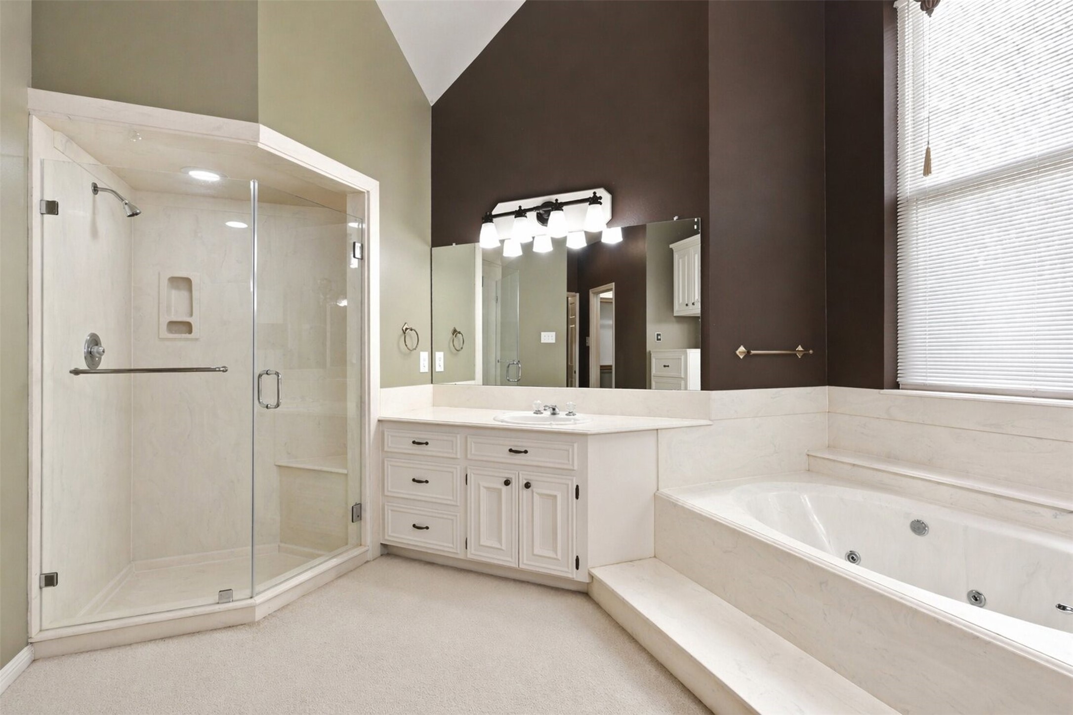 6118 Hampton Way Court Spring, TX 77389 - Photo 17 of 27 Shower and tub separate