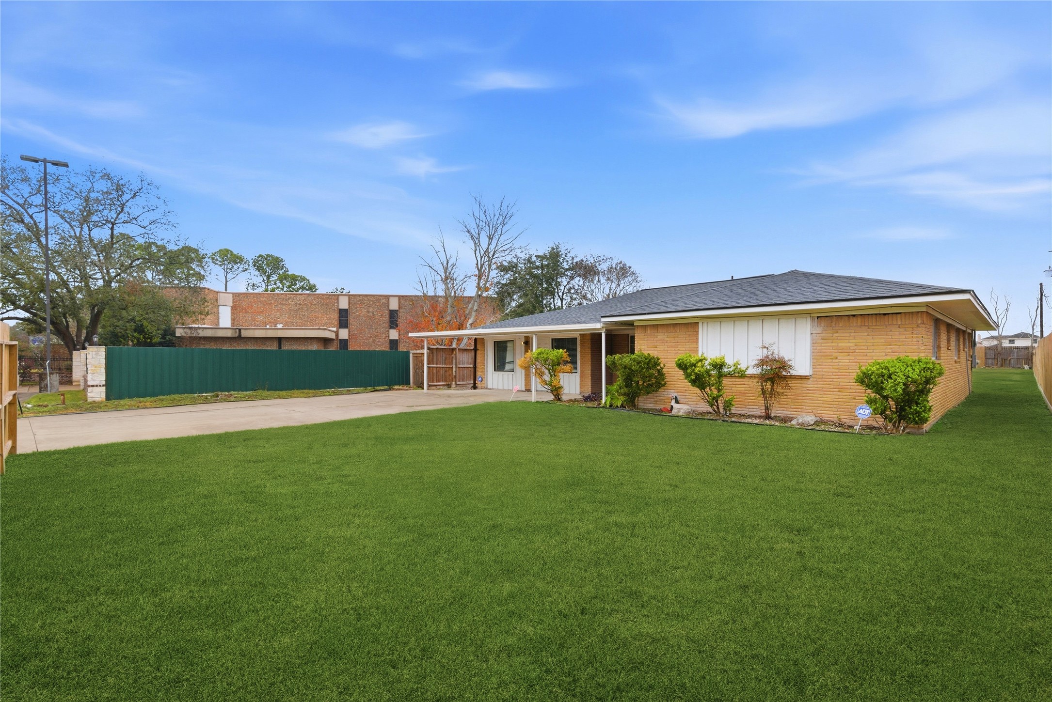 407 Present Street Missouri City, TX 77489 - Photo 2 of 48 Another side of front view